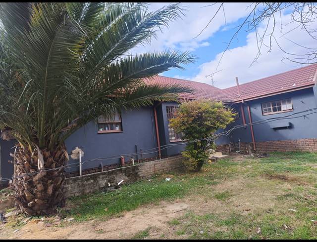 3 BEDROOM HOUSE FOR SALE IN BIRCHLEIGH NORTH